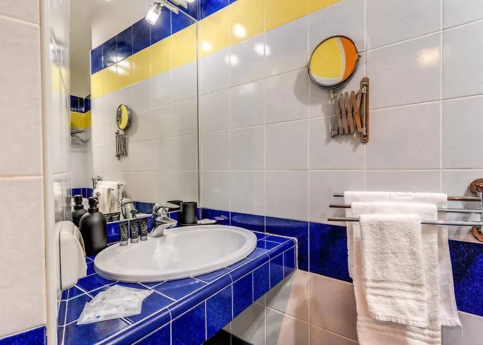 Splendid Flat On The Tiber River Rome