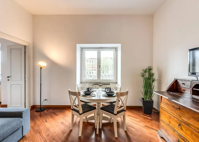 Splendid Flat On The Tiber River * Rome