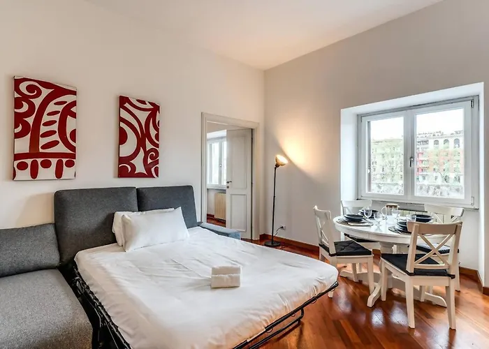 Splendid Flat On The Tiber River Rome