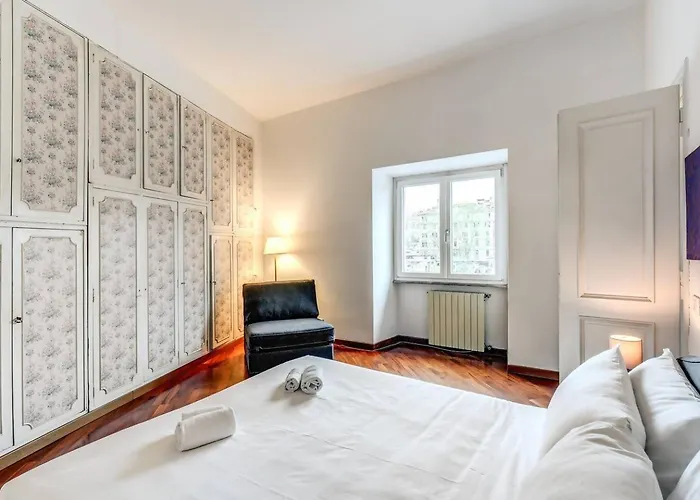 Splendid Flat On The Tiber River Rome