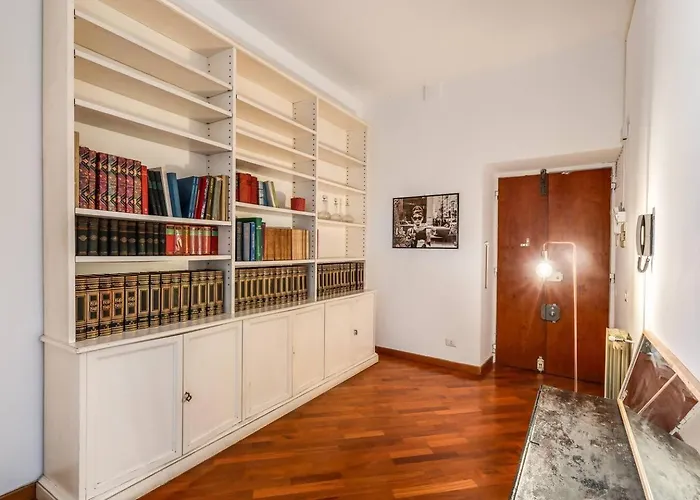 Splendid Flat On The Tiber River Rome